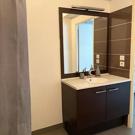 Port Marianne Apartman *